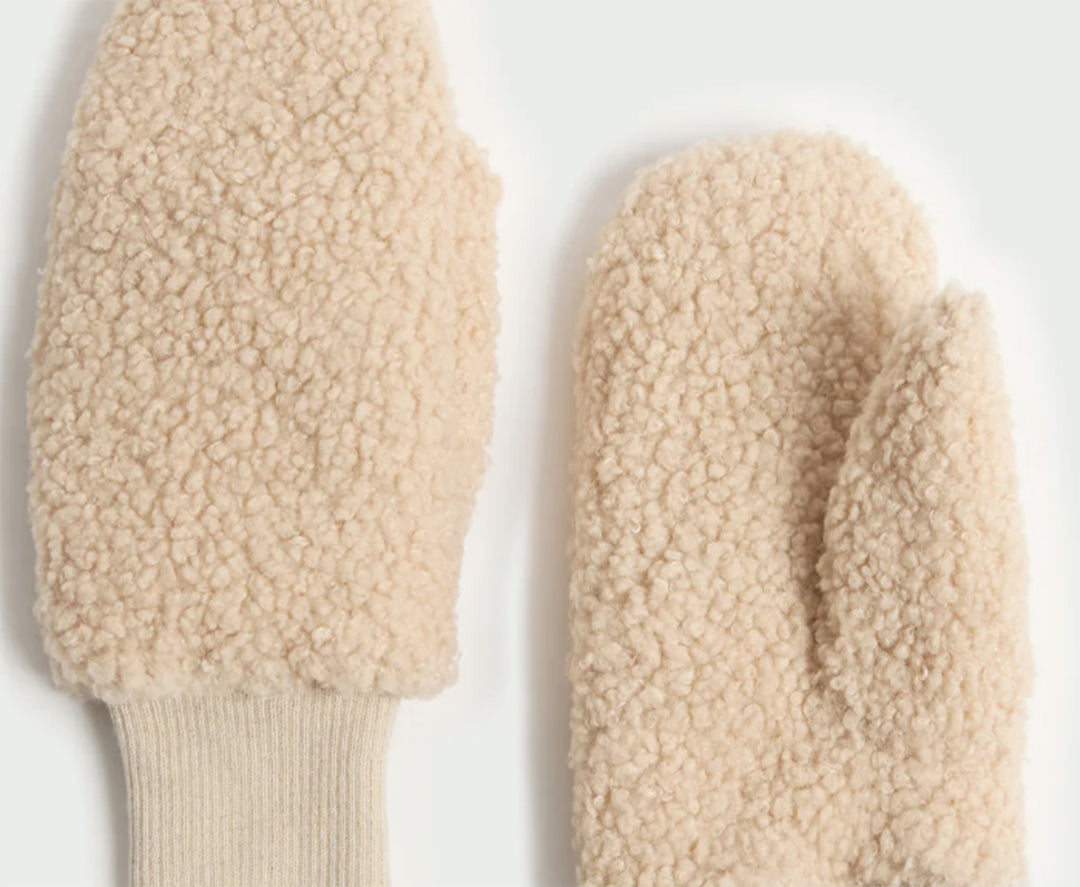 Boucle Teddy Mittens in Tan