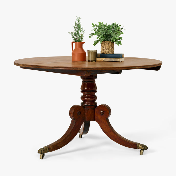 Vintage Belgium Round Table