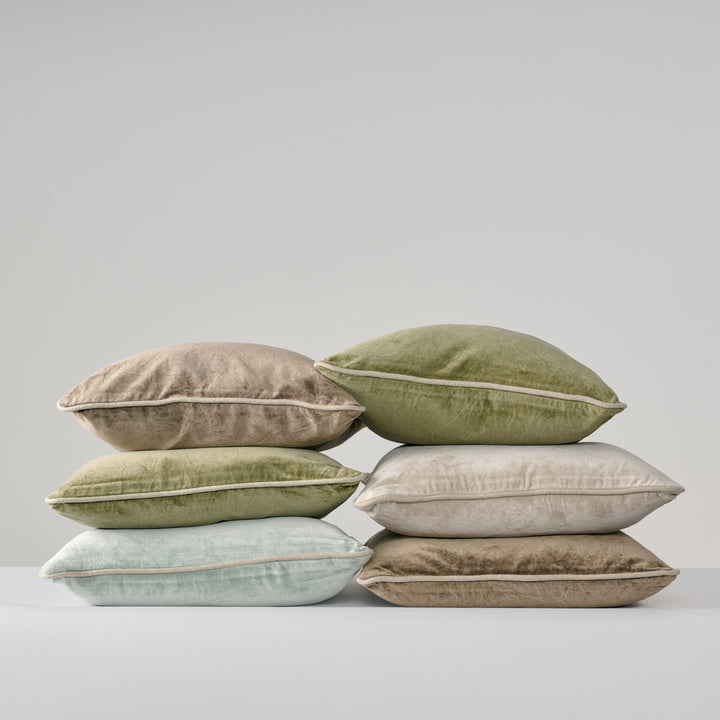 Heirloom Velvet Pillow in Moss (18x18)