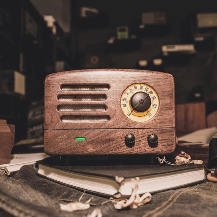 Utopia Wood Retro Portable FM Bluetooth Radio