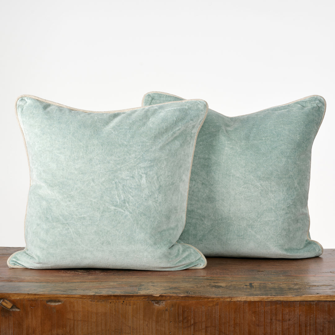 Heirloom Velvet Pillow in Green (18x18)