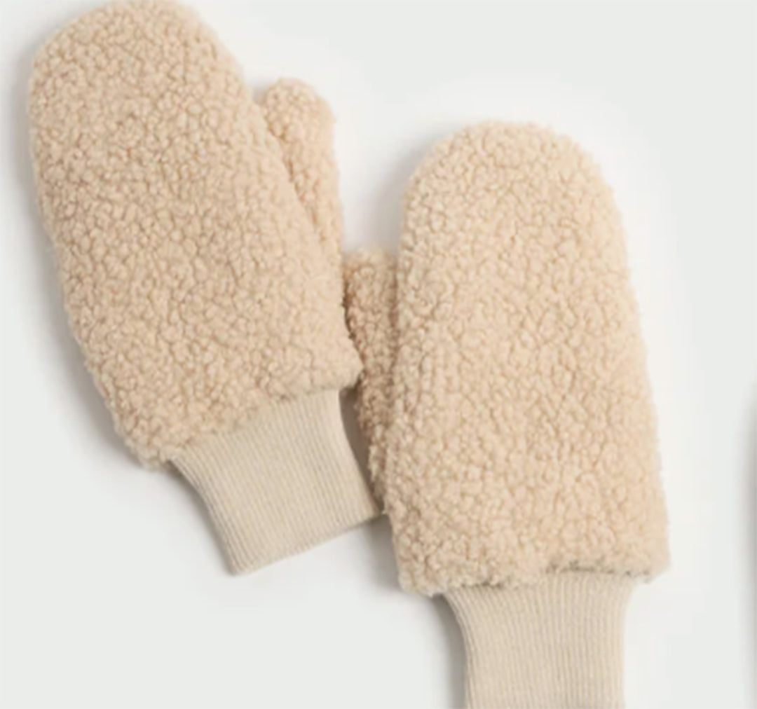 Boucle Teddy Mittens in Tan