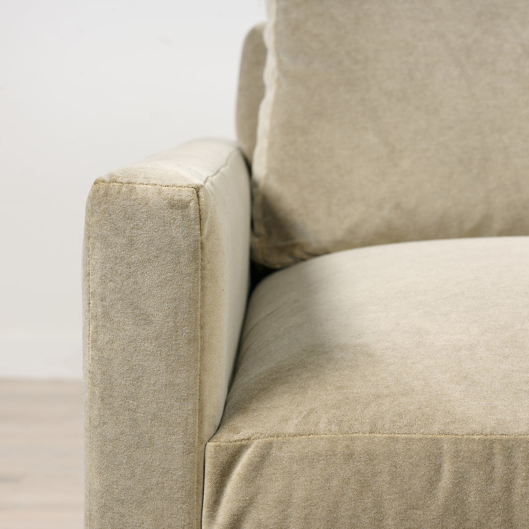 Big Easy Sofa with Thin Arms in Elephant Gray (95")