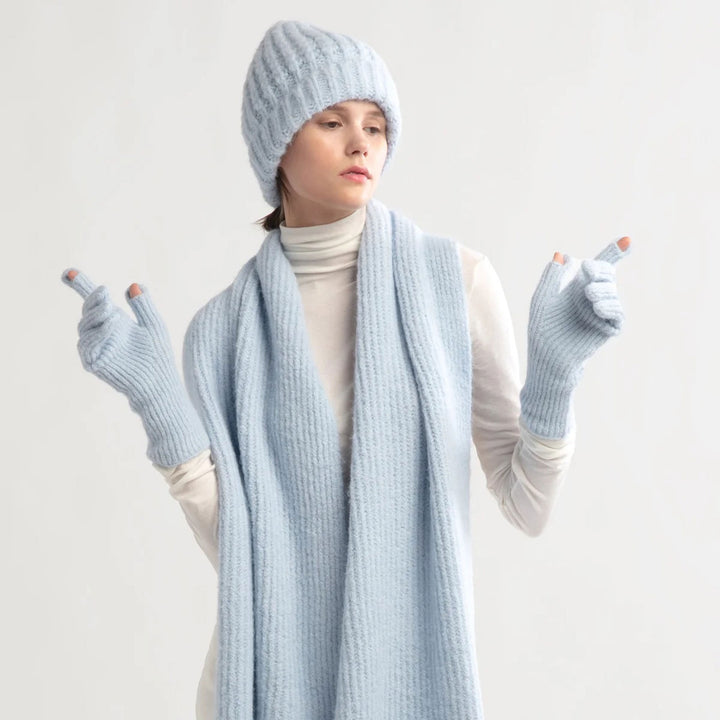 Chunky Knit Gloves in Baby Blue