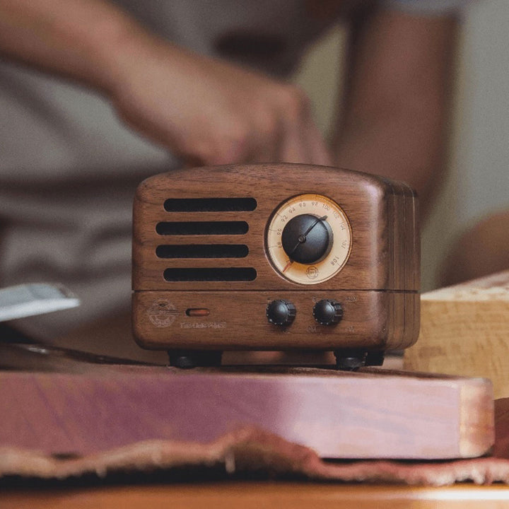 Utopia Wood Retro Portable FM Bluetooth Radio