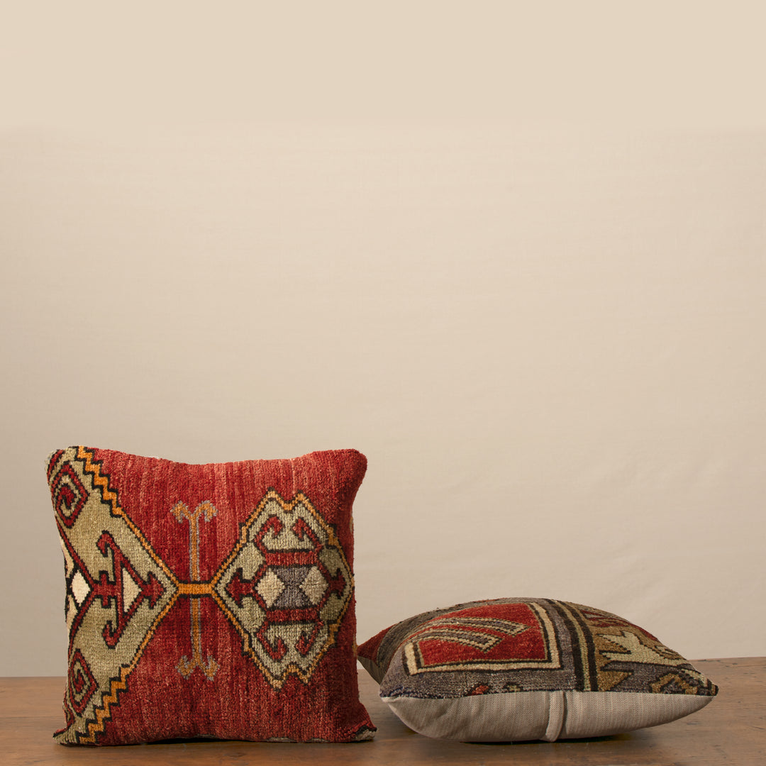 Vintage Rug Pillow - C (17x17)
