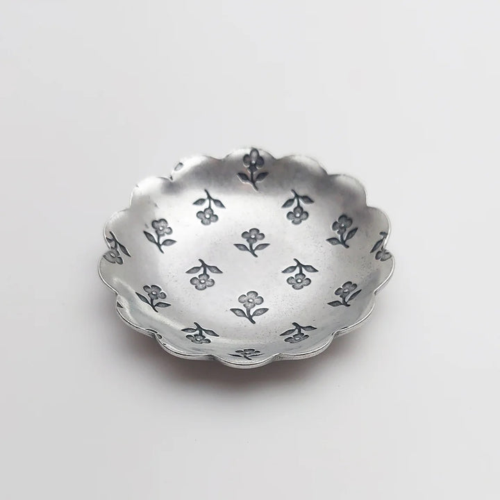 Petite Scalloped Floral Ring Dish - Pewter