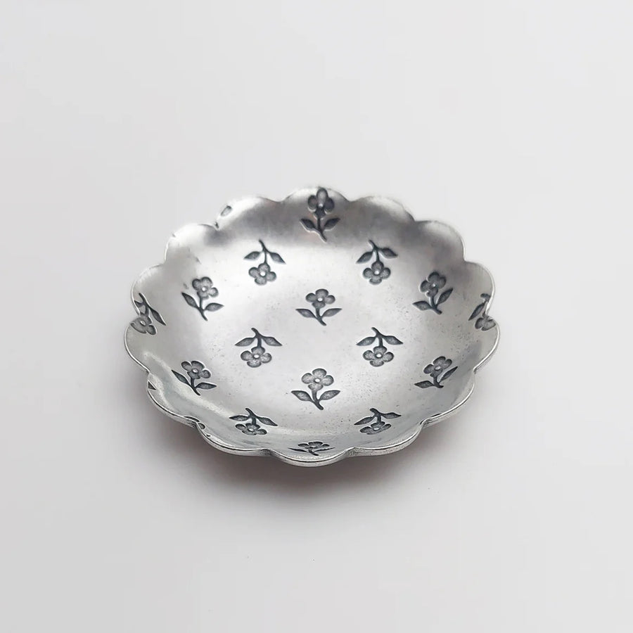 Petite Scalloped Floral Ring Dish - Pewter